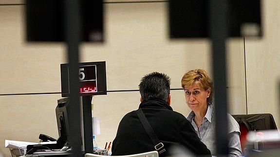 El Gobierno cántabro promete una mejora laboral a sus funcionarios