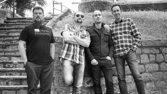 Al mal tiempo, surf instrumental