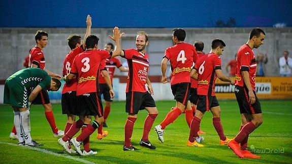 El Cádiz CF-Laredo agota en unas horas las entradas para los fondos