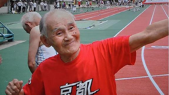 Con 105 años Kidekichi corre los 100 metros lisos en 42 segundos