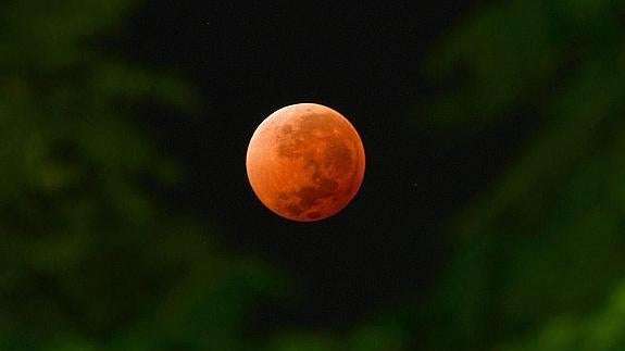 Este domingo la luna será de color rojo