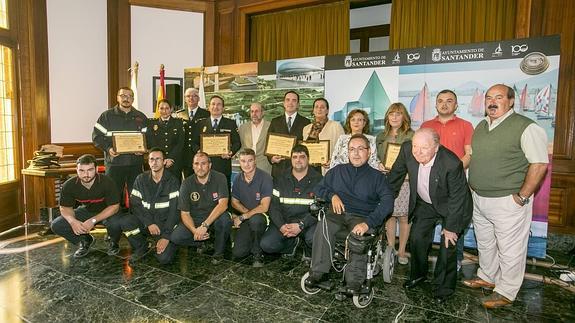 La Fecav premia a la Policía, los Bomberos y el Ayuntamiento