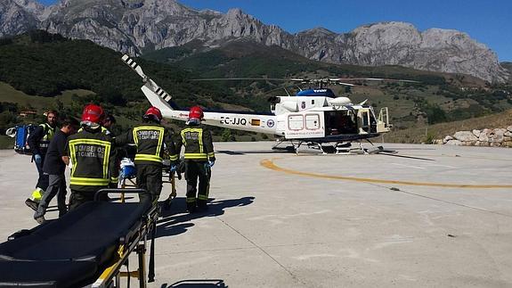 Dos personas resultan heridas en un accidente de moto en el Desfiladero de la Hermida