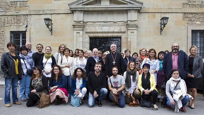 El obispo de Santander cree que "a algunos les escuece" la asignatura de Religión