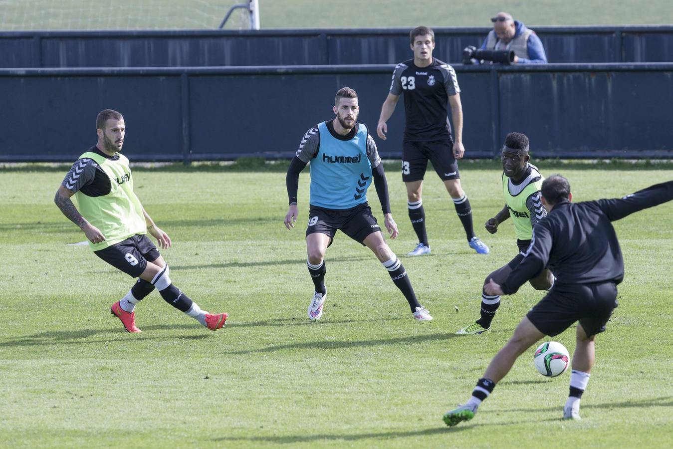 Intensidad y buen ambiente en el entrenamiento del Racing