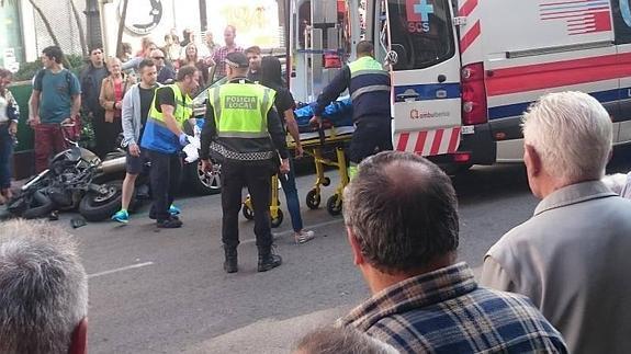 Un motorista resulta herido en un accidente en el centro de Torrelavega