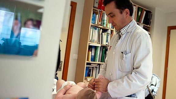 Los médicos sustitutos protestan: no cubren ya vacaciones ni bajas laborales