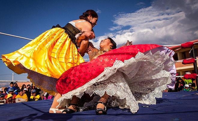 Las 'cholitas' bolivianas lucharán fuera de Latioamérica