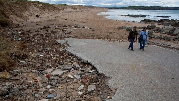 El Ministerio no considera necesario aportar arena en las dunas de Liencres y el Puntal