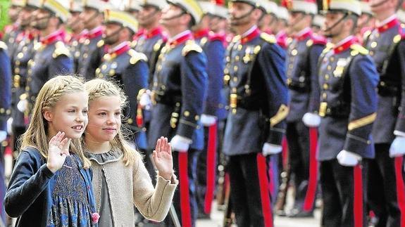 Unas infantas «muy sonrientes» y con vestidos de 150 euros