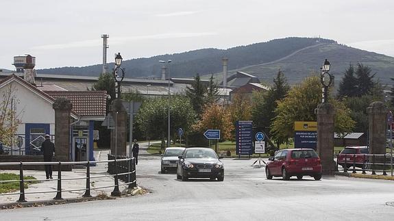 "La Naval es uno de los pulmones económicos de Reinosa y hay que mantener los empleos"