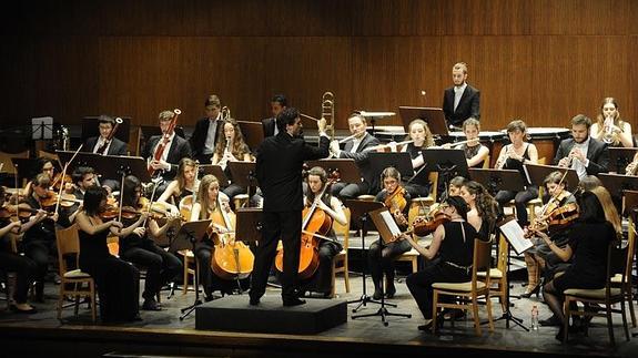La Orquesta Juvenil de Santander abre en el Casyc el Ciclo Beethoven