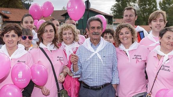 Reocín se llena en su marcha rosa contra el cáncer