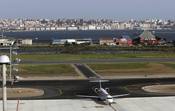 Una asociación propone una conexión marítima entre la ciudad y el aeropuerto