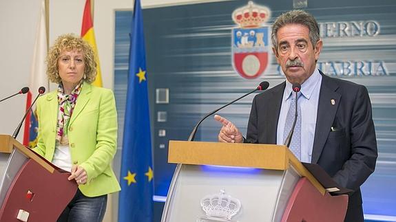 Revilla: "Cerca de ocho empresas quieren instalarse en Cantabria"