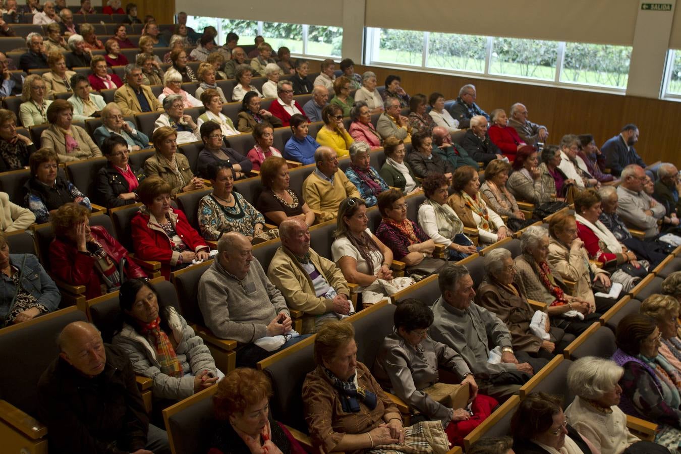 Homenaje a las personas "mayores" en Santander