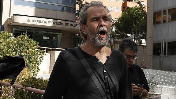 Un general retirado reta a duelo a muerte a Willy Toledo por criticar el 12 de octubre