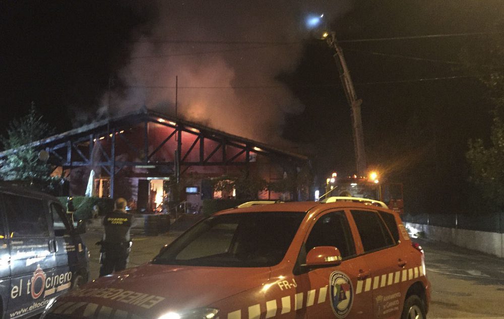 Los bomberos de Santander critican la "mala gestión" en El Tocinero