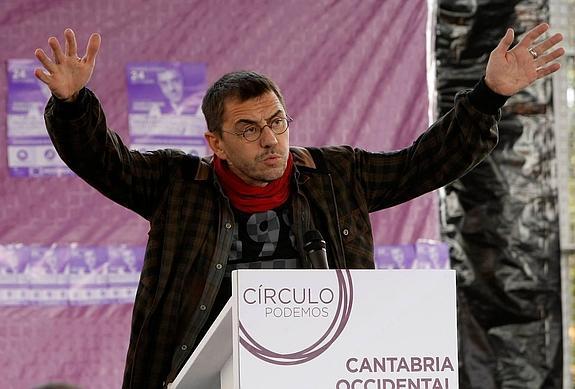 "Revilla lleva demasiado tiempo en la política", dice Monedero en Torrelavega