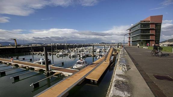 Unanimidad también para pedir un plan de viabilidad para el puerto de Laredo