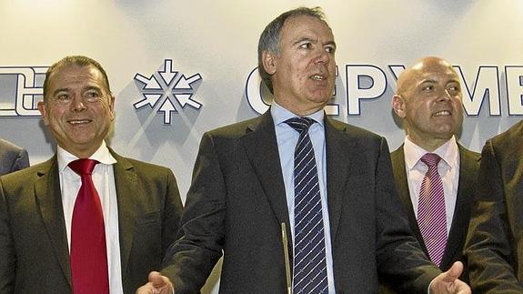 "El presidente tiene la competencia de elegir su equipo en la CEOE", dice Conde