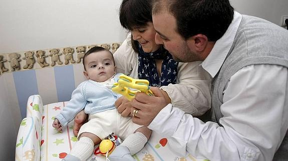 Cantabria registra el mayor descenso de permisos de maternidad del país