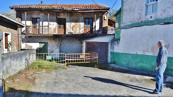 San Felices saca a subasta una vieja casa en el centro de Rivero