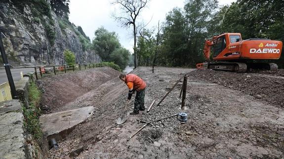 El alcalde de Mazcuerras defiende las obras en el río Saja para evitar inundaciones