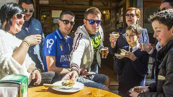 Blancos y raciones, por Santoña