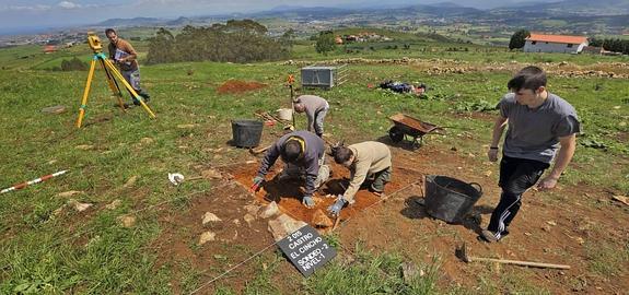 Una pieza de un escudo cántabro, entre los hallazgos de El Cincho
