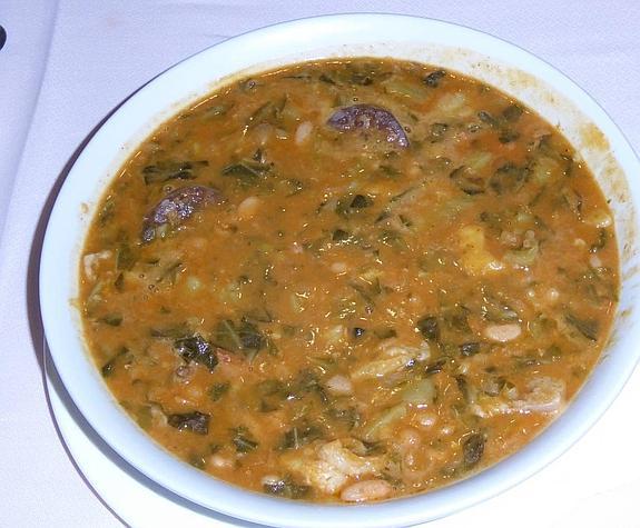 Mes de la cuchara y el guiso