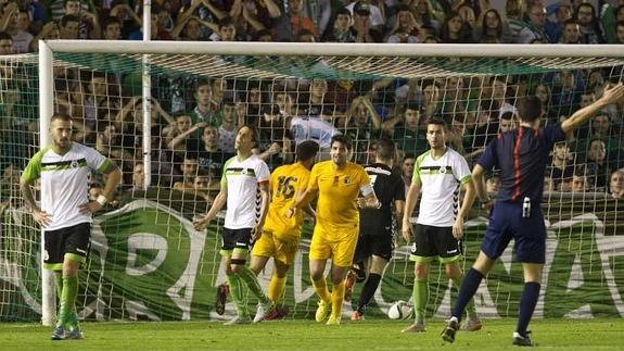 Otro error de Sotres pone al Racing contra las cuerdas