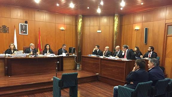 El administrador acusado de apropiarse de dinero de 15 comunidades acepta un año de prisión