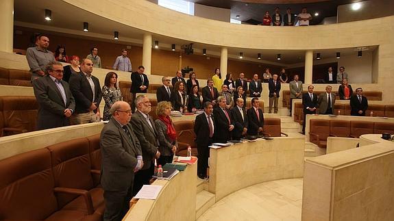 Un minuto de silencio por las cuatro últimas víctimas de violencia machista