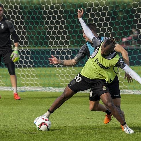 Tchité ya entrena con el Racing