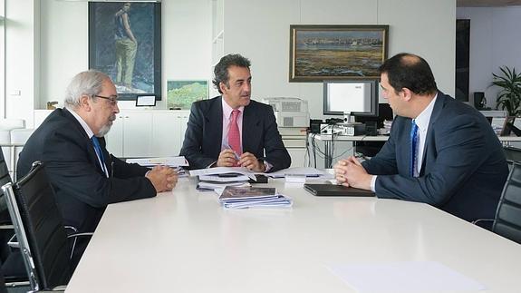 Telefónica extenderá la fibra óptica a los municipios cántabros de más de 1.000 habitantes