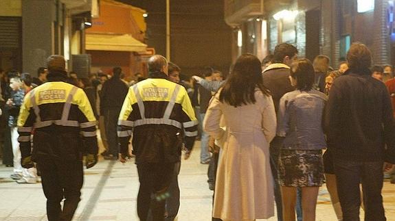 La zona de vinos de Torrelavega podría quedarse sin vigilancia nocturna los fines de semana