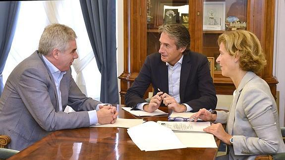 De la Serna recoge las sugerencias de los grupos municipales para el presupuesto