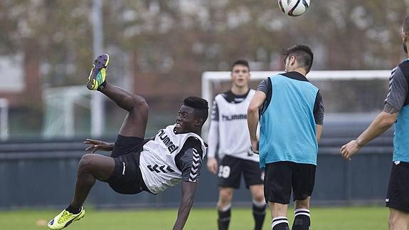 Granero, Hevia y Artiles no completan el entrenamiento