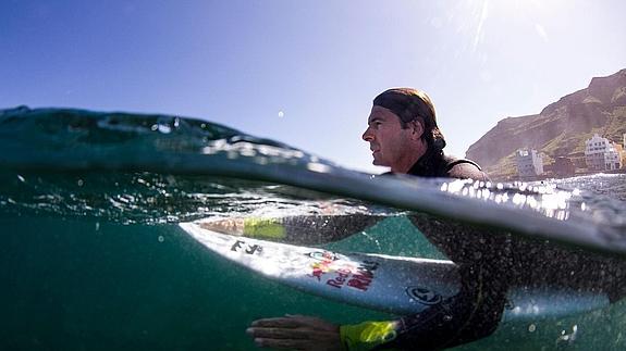 Tres surfistas cántabros participan este viernes en el ‘Red Bull Rivals’