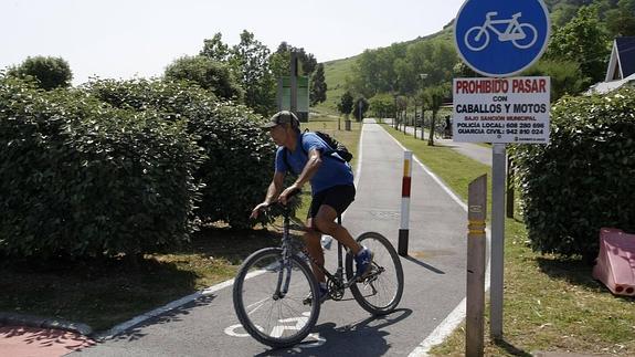 Torrelavega y el Gobierno potenciarán los carriles bici con Suances y Santillana del Mar