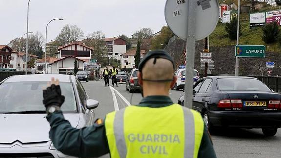 Refuerzan los controles en la frontera con patrullas mixtas españolas y francesas