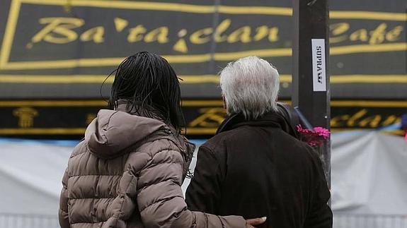 Encontrado un hombre muerto por una bala perdida durante el ataque en Bataclan