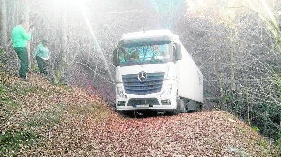 Un camionero parte desde Murcia hacia Letonia y acaba perdido en un monte riojano