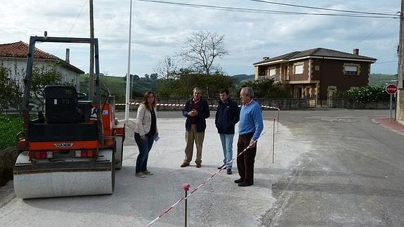 Suances mejora la seguridad vial en el cruce de acceso a Hinojedo