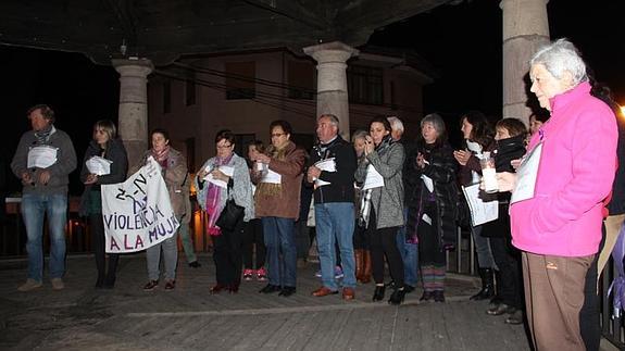 Potes recuerda a las víctimas de la violencia de género