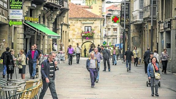 Reinosa hace menos restrictiva la norma sobre cartelería y fachadas