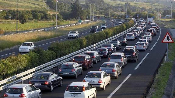 La DGT prevé tráfico denso para esta tarde en Cantabria