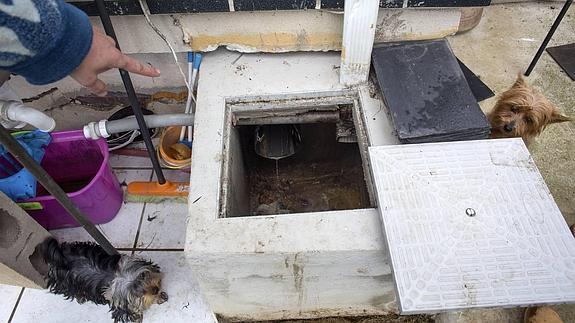 "Conmoción y sorpresa" en Treto tras el hallazgo de un feto en el alcantarillado