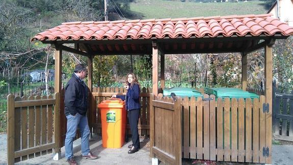 Instalan contenedores de reciclaje de aceite doméstico en varios pueblos de Liébana